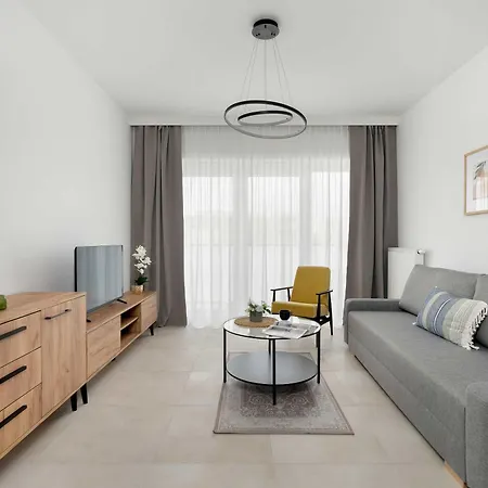 Jasny Z Parkingiem I Balkonem By Renters Apartment