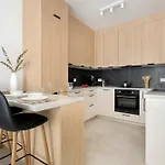 Jasny Z Parkingiem I Balkonem By Renters بوزنان