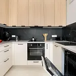 Jasny Z Parkingiem I Balkonem By Renters * بوزنان