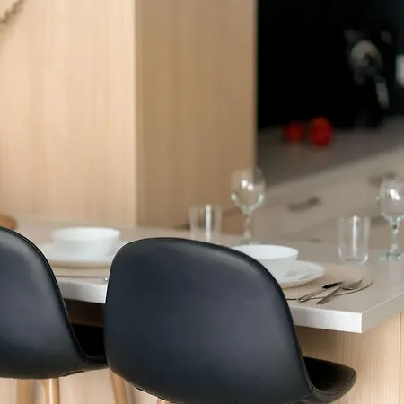 Jasny Z Parkingiem I Balkonem By Renters Познань