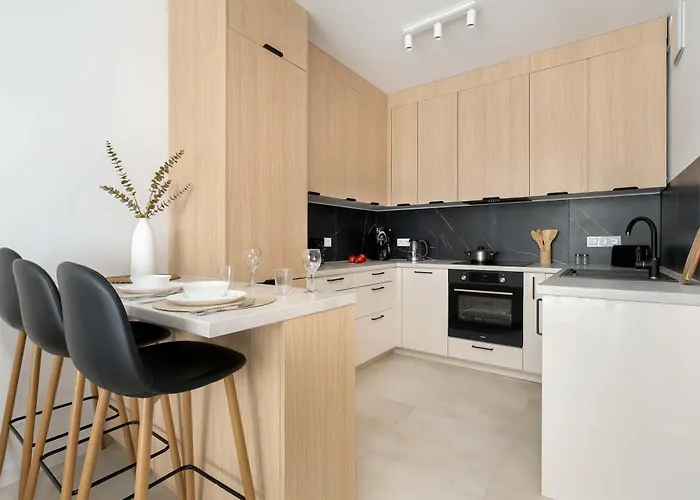 Jasny Z Parkingiem I Balkonem By Renters Познань